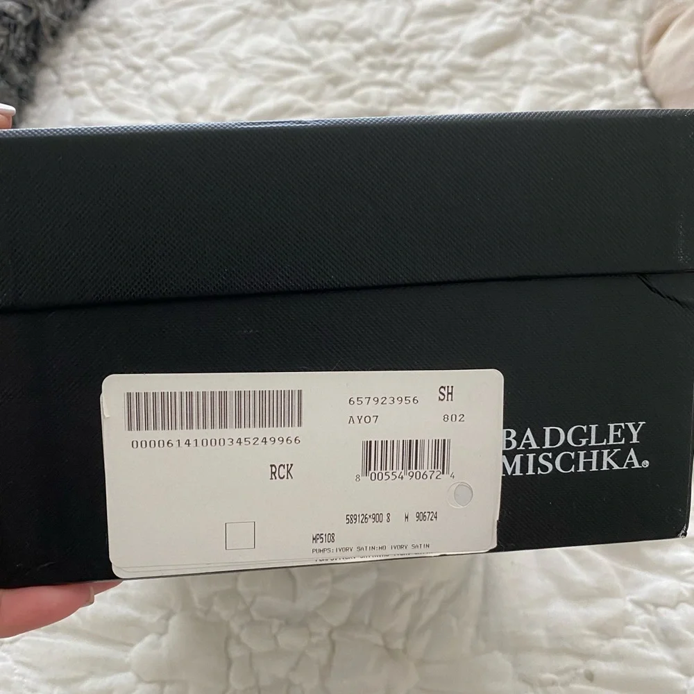 Badgley mischka kitten heels - Picture 2 of 6